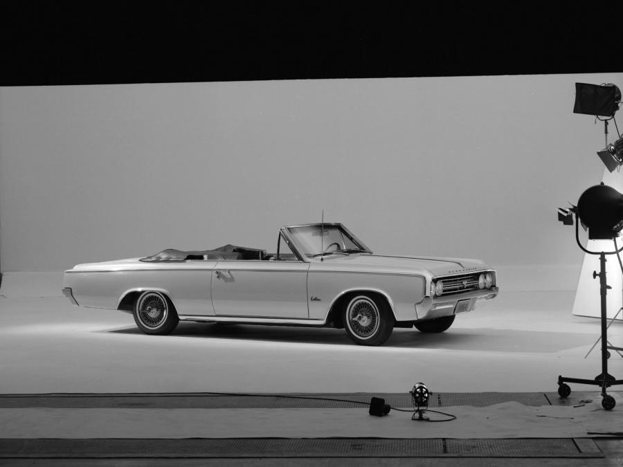 Oldsmobile F-85 Cutlass Convertible 1964 года  (фото 1 из 1)